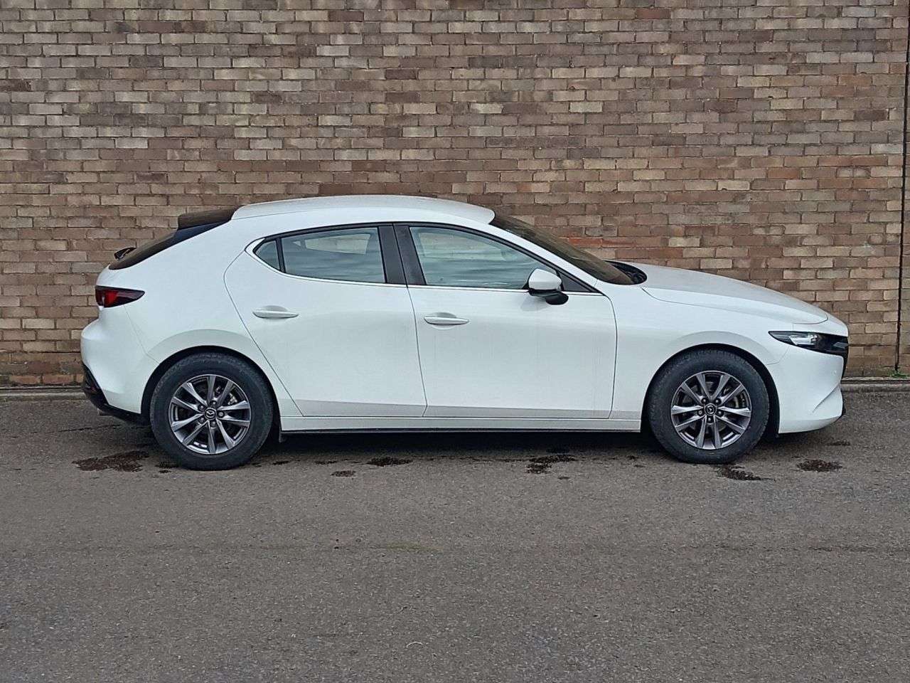 A 2021 MAZDA MAZDA3 2.0 e-SKYACTIV-G MHEV SE-L Lux Hatchback 5dr Petrol Manual Euro 6 (s/s) (12 A 2021 MAZDA MAZDA3 2.0 e-SKYACTIV-G MHEV SE-L Lux Hatchback 5dr Petrol Manual Euro 6 (s/s) (12