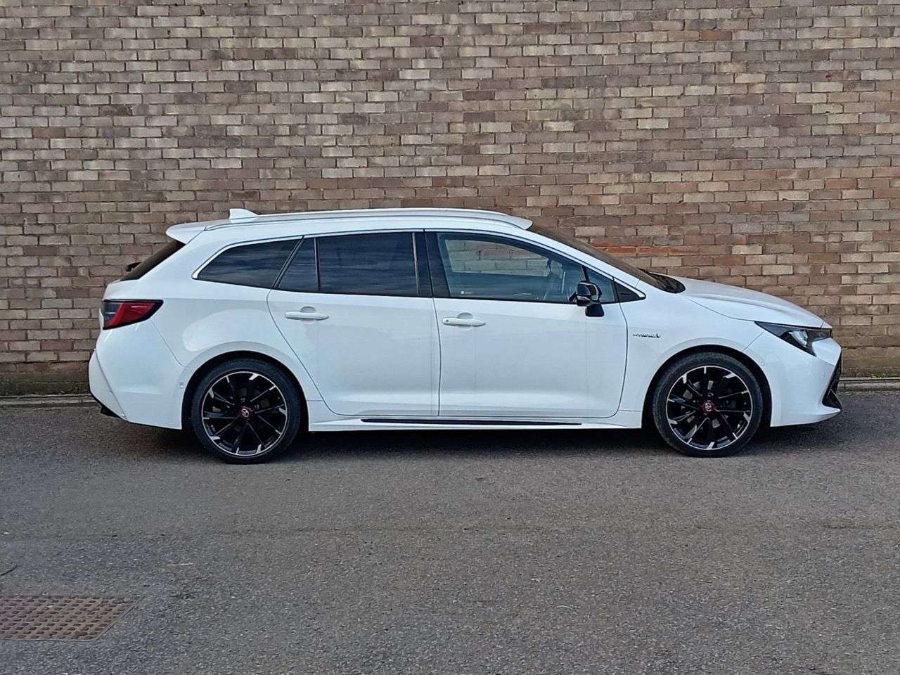 A 2021 TOYOTA COROLLA 2.0 VVT-h GPF GR SPORT Touring Sports 5dr Petrol Hybrid CVT Euro 6 (s/s) (1 A 2021 TOYOTA COROLLA 2.0 VVT-h GPF GR SPORT Touring Sports 5dr Petrol Hybrid CVT Euro 6 (s/s) (1