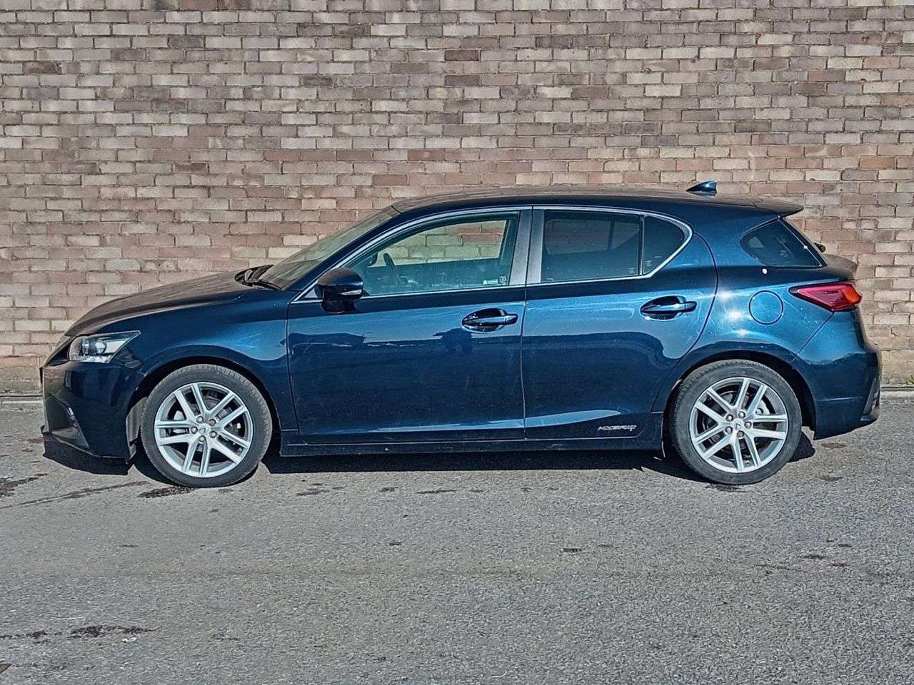 A 2018 LEXUS CT 1.8 200h Luxury Hatchback 5dr Petrol Hybrid E-CVT Euro 6 (s/s) (136 ps) A 2018 LEXUS CT 1.8 200h Luxury Hatchback 5dr Petrol Hybrid E-CVT Euro 6 (s/s) (136 ps)