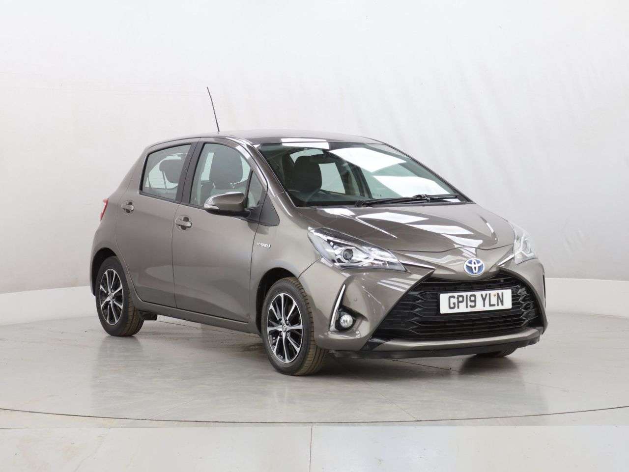A 2019 TOYOTA YARIS 1.5 VVT-h Icon Tech Hatchback 5dr Petrol Hybrid E-CVT Euro 6 (s/s) (100 ps) A 2019 TOYOTA YARIS 1.5 VVT-h Icon Tech Hatchback 5dr Petrol Hybrid E-CVT Euro 6 (s/s) (100 ps)