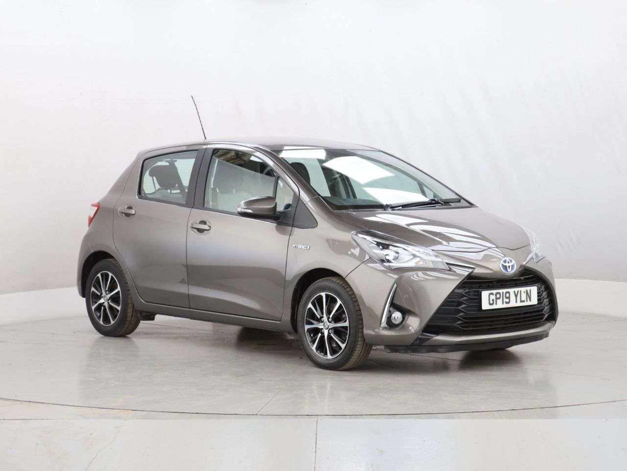 A 2019 TOYOTA YARIS 1.5 VVT-h Icon Tech Hatchback 5dr Petrol Hybrid E-CVT Euro 6 (s/s) (100 ps) A 2019 TOYOTA YARIS 1.5 VVT-h Icon Tech Hatchback 5dr Petrol Hybrid E-CVT Euro 6 (s/s) (100 ps)