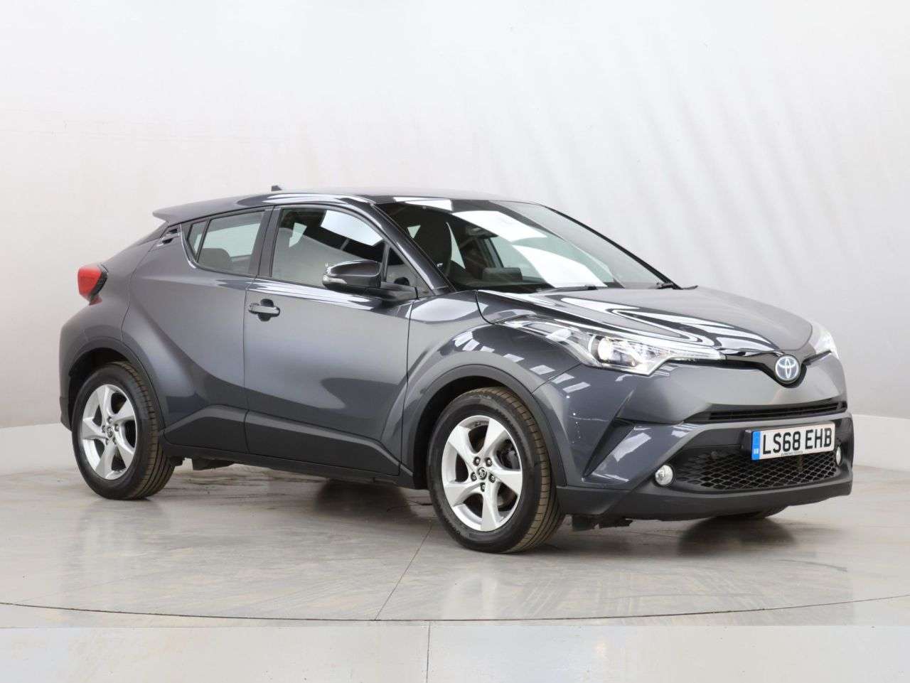 A 2018 TOYOTA C-HR 1.8 VVT-h Icon SUV 5dr Petrol Hybrid CVT Euro 6 (s/s) (122 ps) A 2018 TOYOTA C-HR 1.8 VVT-h Icon SUV 5dr Petrol Hybrid CVT Euro 6 (s/s) (122 ps)