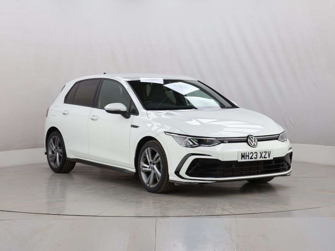 A 2023 VOLKSWAGEN GOLF 1.5 TSI R-Line Hatchback 5dr Petrol Manual Euro 6 (s/s) (130 ps) A 2023 VOLKSWAGEN GOLF 1.5 TSI R-Line Hatchback 5dr Petrol Manual Euro 6 (s/s) (130 ps)