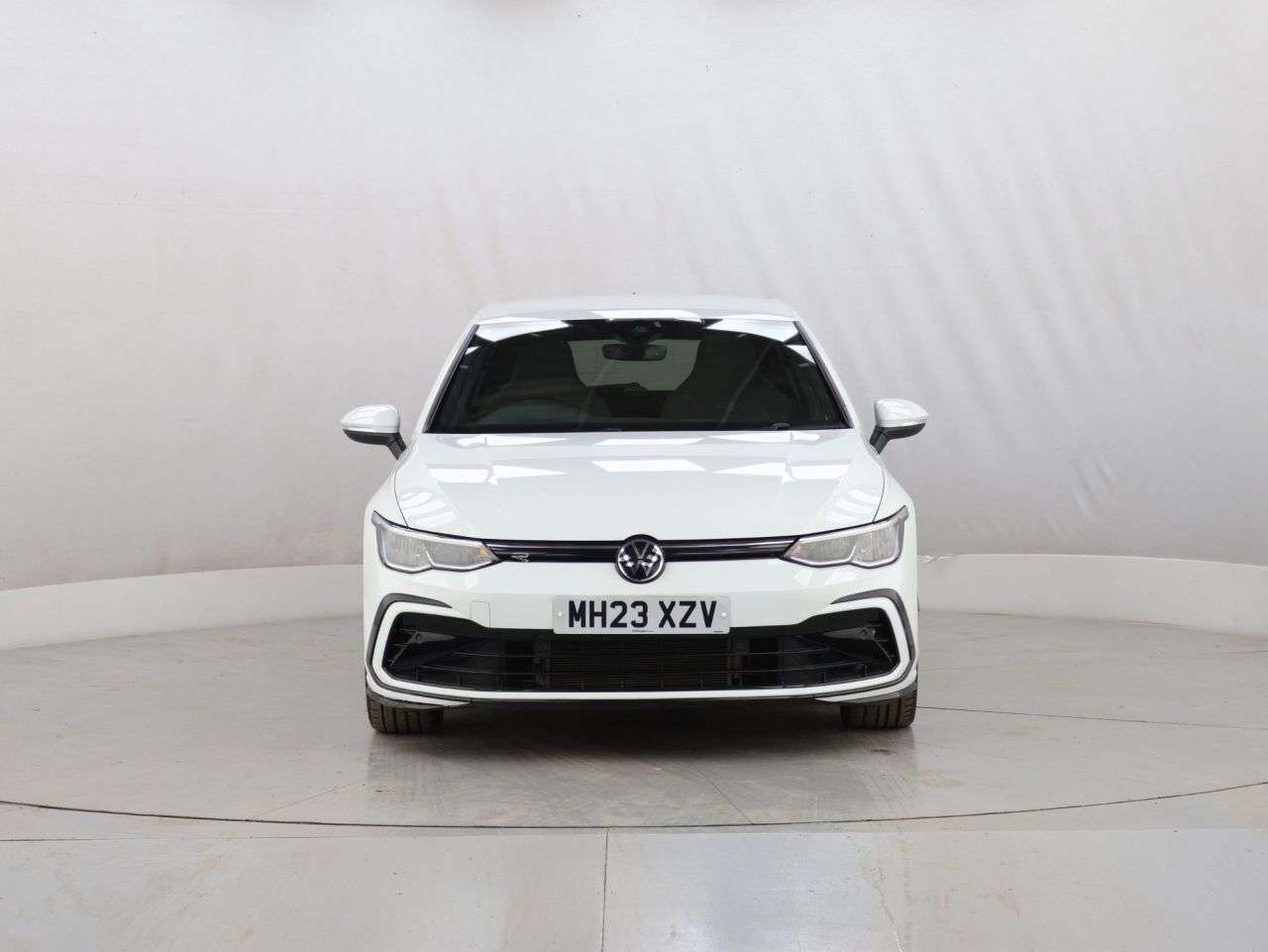 A 2023 VOLKSWAGEN GOLF 1.5 TSI R-Line Hatchback 5dr Petrol Manual Euro 6 (s/s) (130 ps) A 2023 VOLKSWAGEN GOLF 1.5 TSI R-Line Hatchback 5dr Petrol Manual Euro 6 (s/s) (130 ps)