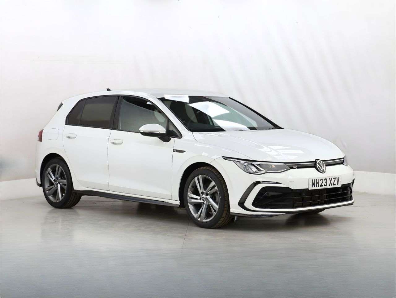 A 2023 VOLKSWAGEN GOLF 1.5 TSI R-Line Hatchback 5dr Petrol Manual Euro 6 (s/s) (130 ps) A 2023 VOLKSWAGEN GOLF 1.5 TSI R-Line Hatchback 5dr Petrol Manual Euro 6 (s/s) (130 ps)