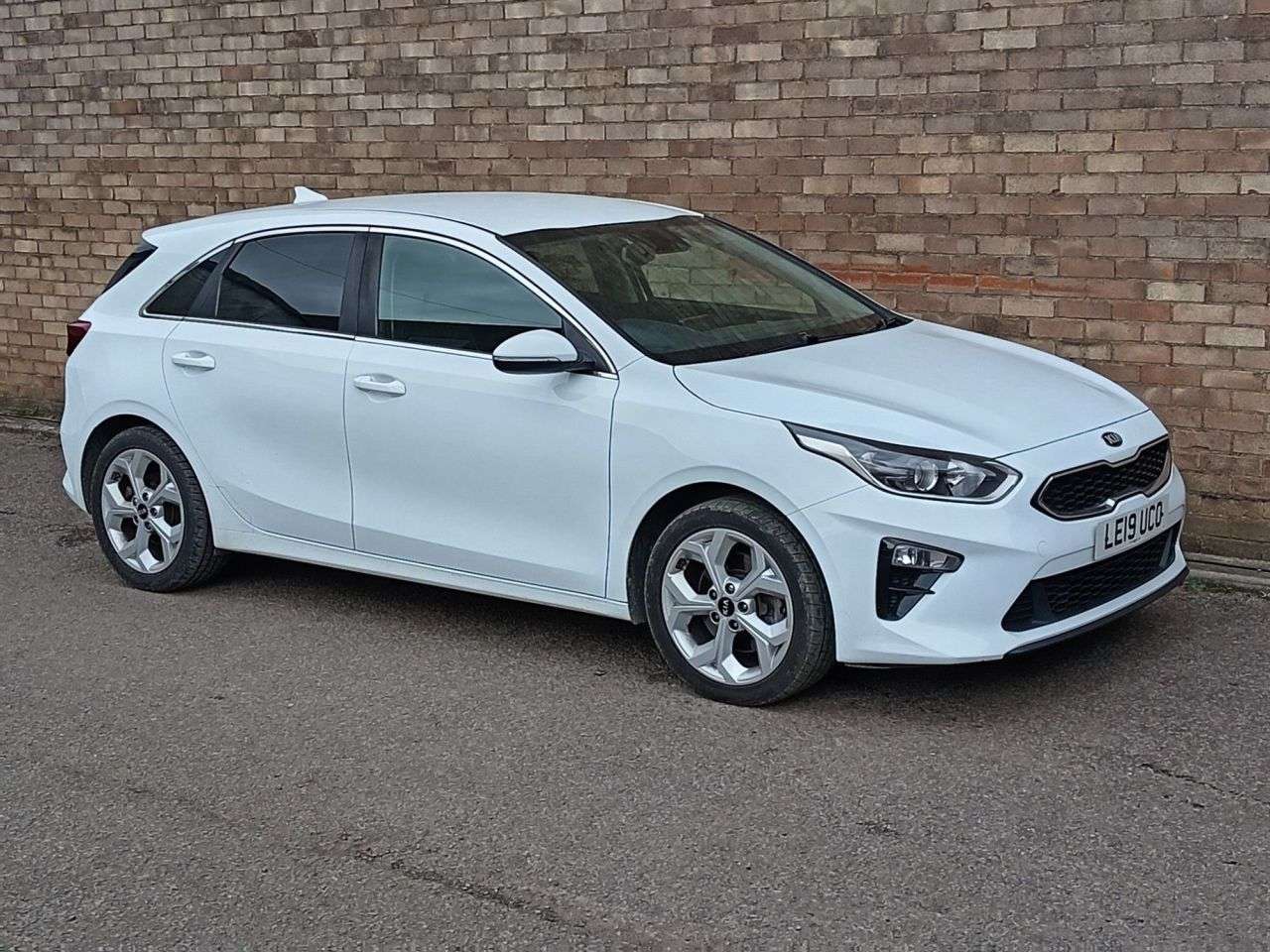 A 2019 KIA CEED 1.6 CRDi 3 Hatchback 5dr Diesel DCT Euro 6 (s/s) (114 bhp) A 2019 KIA CEED 1.6 CRDi 3 Hatchback 5dr Diesel DCT Euro 6 (s/s) (114 bhp)