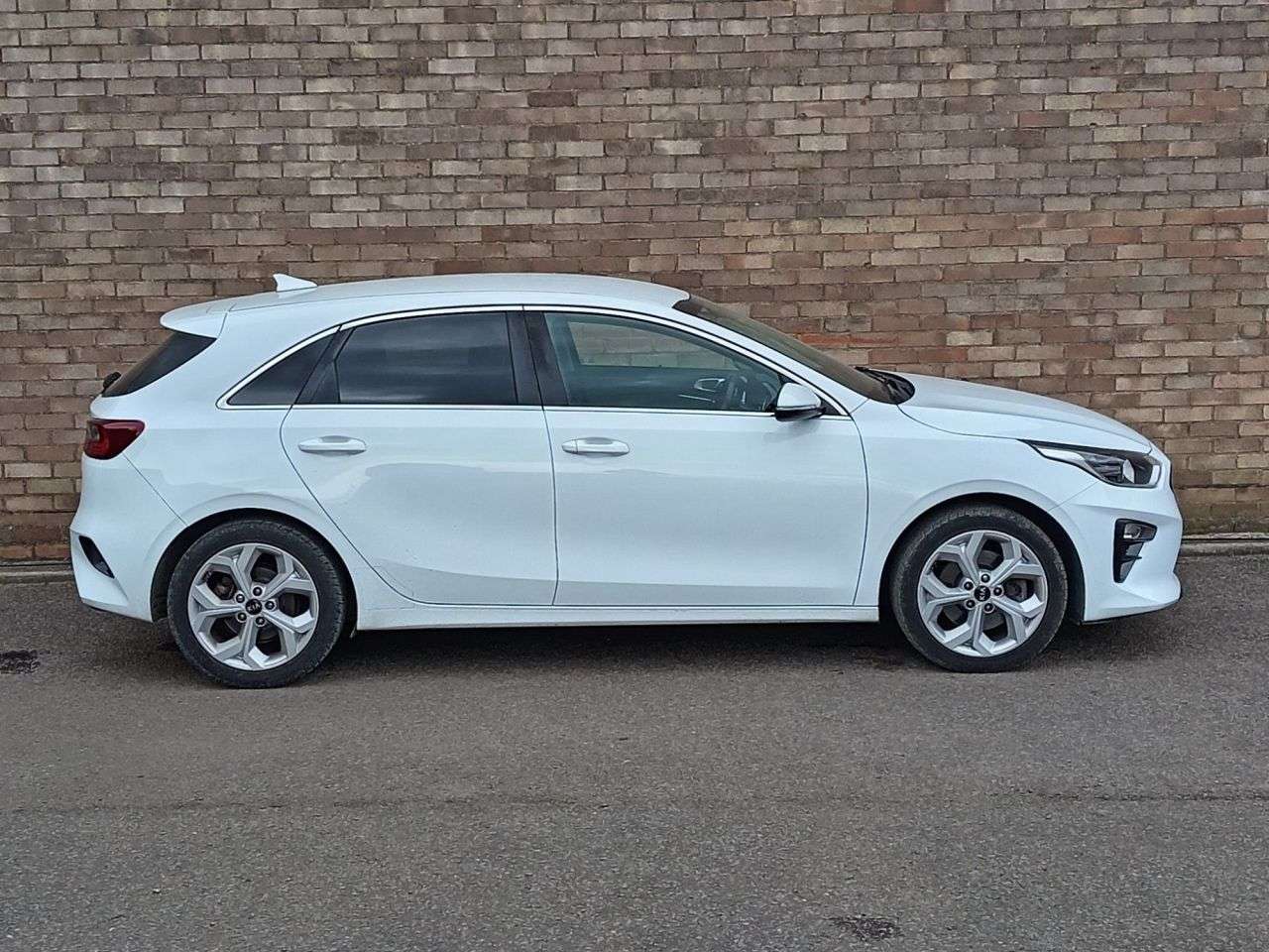 A 2019 KIA CEED 1.6 CRDi 3 Hatchback 5dr Diesel DCT Euro 6 (s/s) (114 bhp) A 2019 KIA CEED 1.6 CRDi 3 Hatchback 5dr Diesel DCT Euro 6 (s/s) (114 bhp)