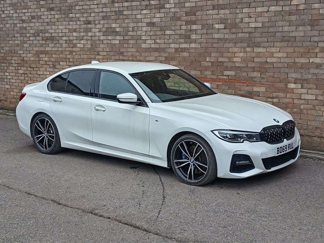 A 2019 BMW 3 SERIES 2.0 320i M Sport Saloon 4dr Petrol Auto Euro 6 (s/s) (184 ps) A 2019 BMW 3 SERIES 2.0 320i M Sport Saloon 4dr Petrol Auto Euro 6 (s/s) (184 ps)