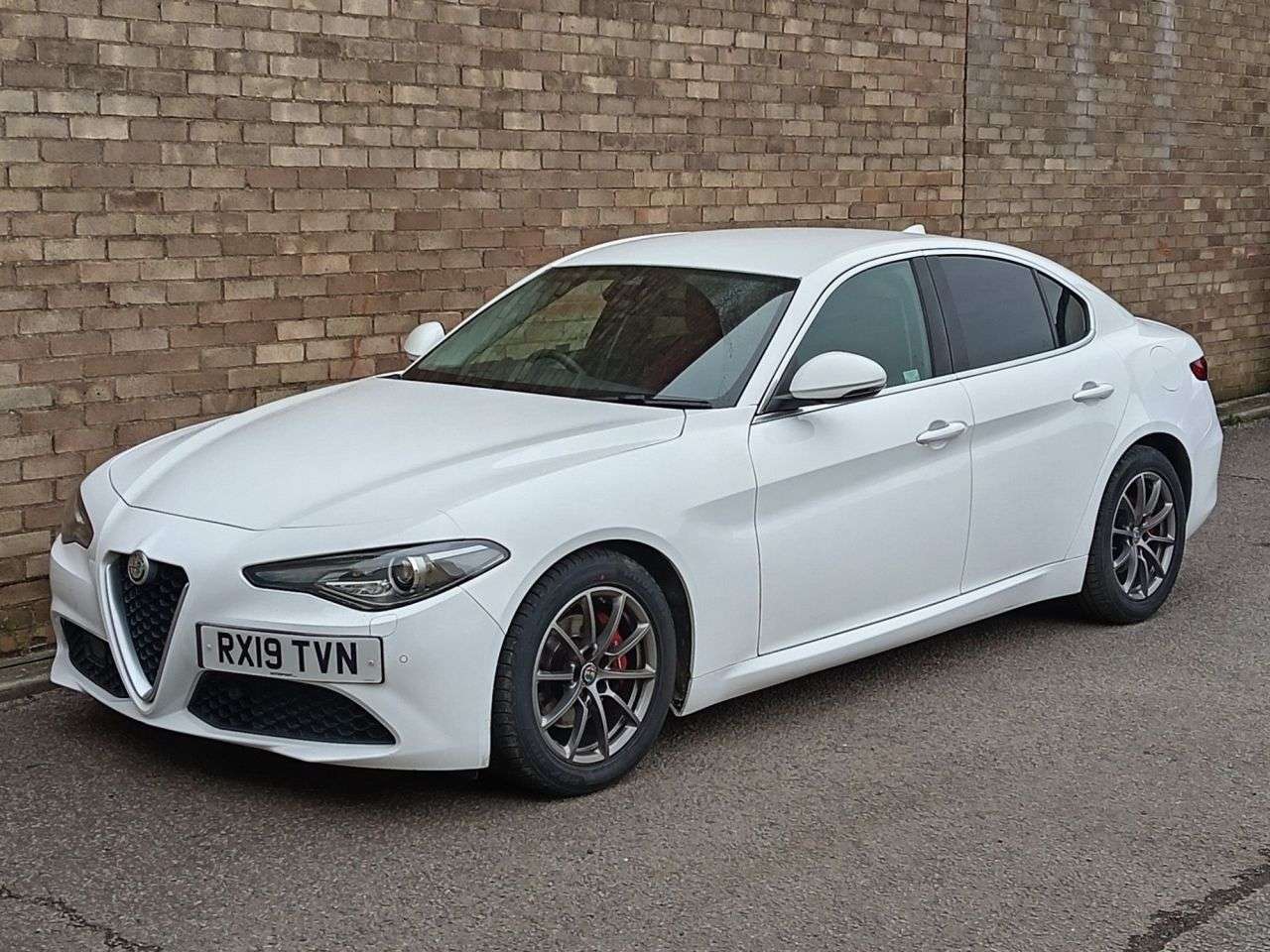 A 2019 ALFA ROMEO GIULIA 2.2 TD Tecnica Saloon 4dr Diesel Auto Euro 6 (s/s) (150 ps) A 2019 ALFA ROMEO GIULIA 2.2 TD Tecnica Saloon 4dr Diesel Auto Euro 6 (s/s) (150 ps)