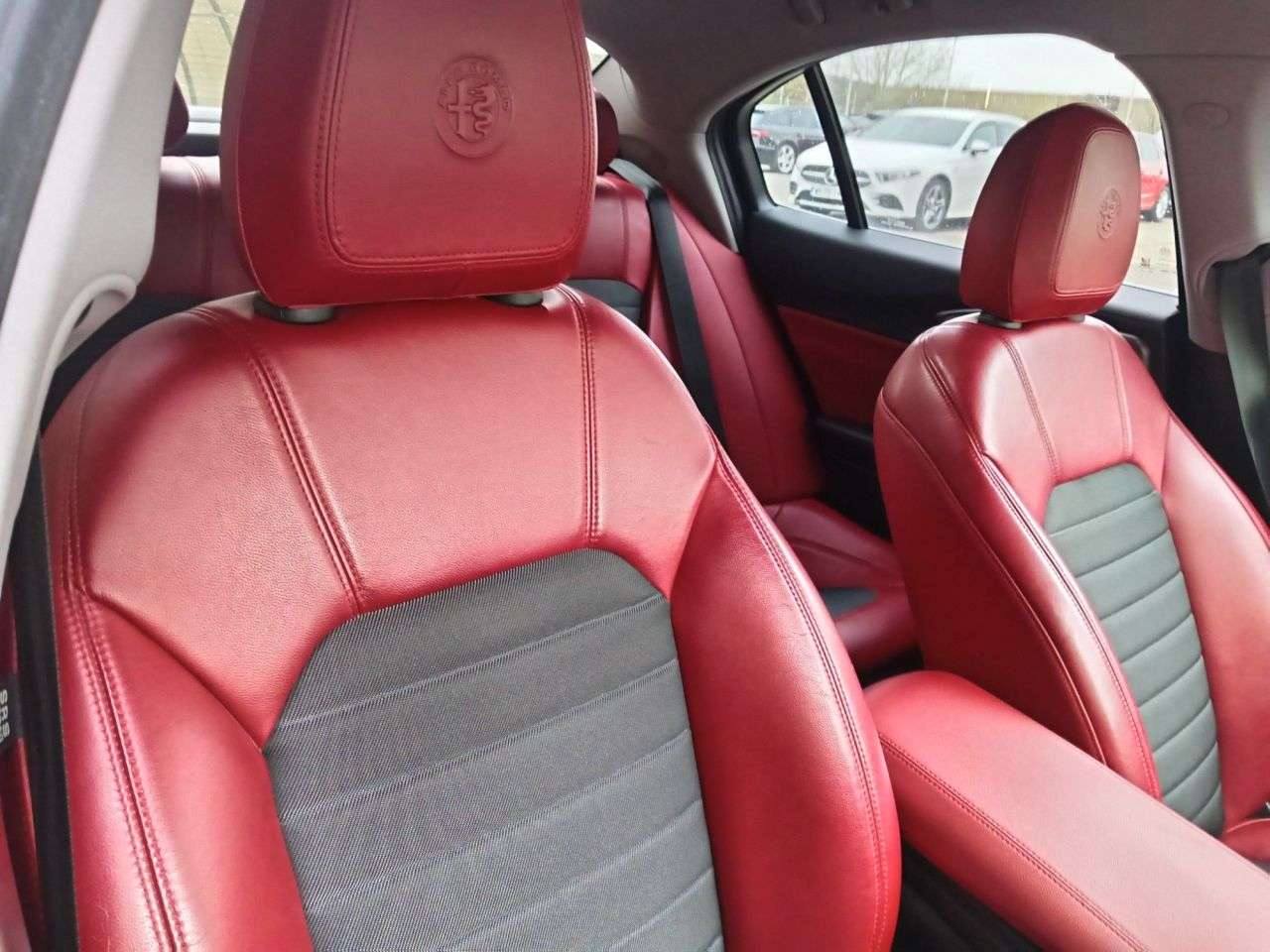 A 2019 ALFA ROMEO GIULIA 2.2 TD Tecnica Saloon 4dr Diesel Auto Euro 6 (s/s) (150 ps) A 2019 ALFA ROMEO GIULIA 2.2 TD Tecnica Saloon 4dr Diesel Auto Euro 6 (s/s) (150 ps)