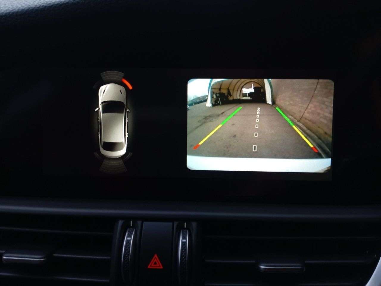 A 2019 ALFA ROMEO GIULIA 2.2 TD Tecnica Saloon 4dr Diesel Auto Euro 6 (s/s) (150 ps) A 2019 ALFA ROMEO GIULIA 2.2 TD Tecnica Saloon 4dr Diesel Auto Euro 6 (s/s) (150 ps)