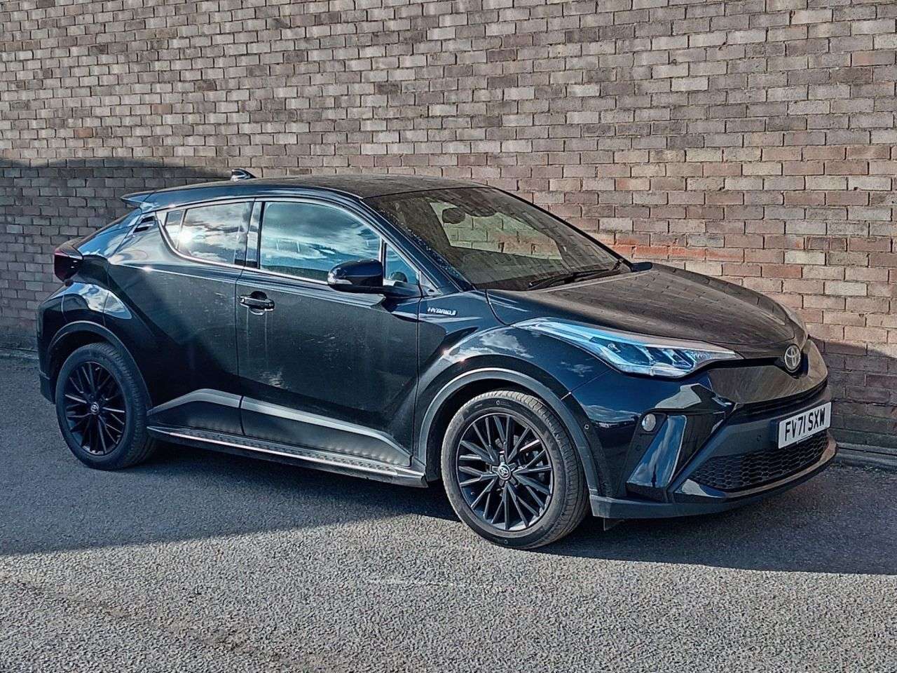 A 2022 TOYOTA C-HR 1.8 VVT-h GPF Design SUV 5dr Petrol Hybrid CVT Euro 6 (s/s) (122 ps) A 2022 TOYOTA C-HR 1.8 VVT-h GPF Design SUV 5dr Petrol Hybrid CVT Euro 6 (s/s) (122 ps)