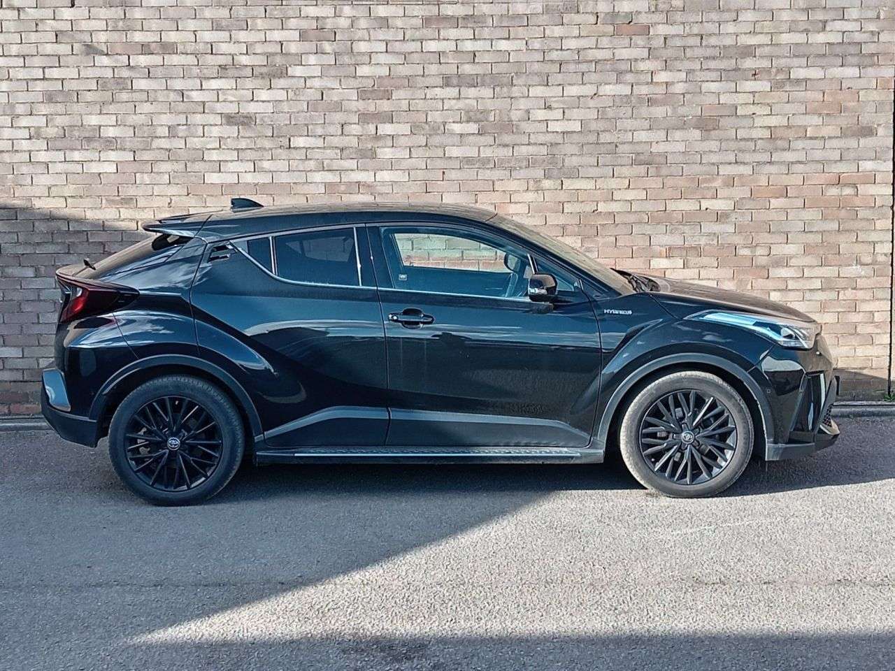 A 2022 TOYOTA C-HR 1.8 VVT-h GPF Design SUV 5dr Petrol Hybrid CVT Euro 6 (s/s) (122 ps) A 2022 TOYOTA C-HR 1.8 VVT-h GPF Design SUV 5dr Petrol Hybrid CVT Euro 6 (s/s) (122 ps)