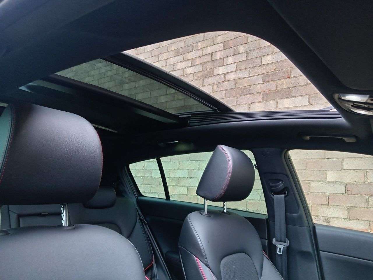 A 2019 KIA SPORTAGE 1.6 T-GDi GT-Line S SUV 5dr Petrol DCT AWD Euro 6 (s/s) (174 bhp) A 2019 KIA SPORTAGE 1.6 T-GDi GT-Line S SUV 5dr Petrol DCT AWD Euro 6 (s/s) (174 bhp)