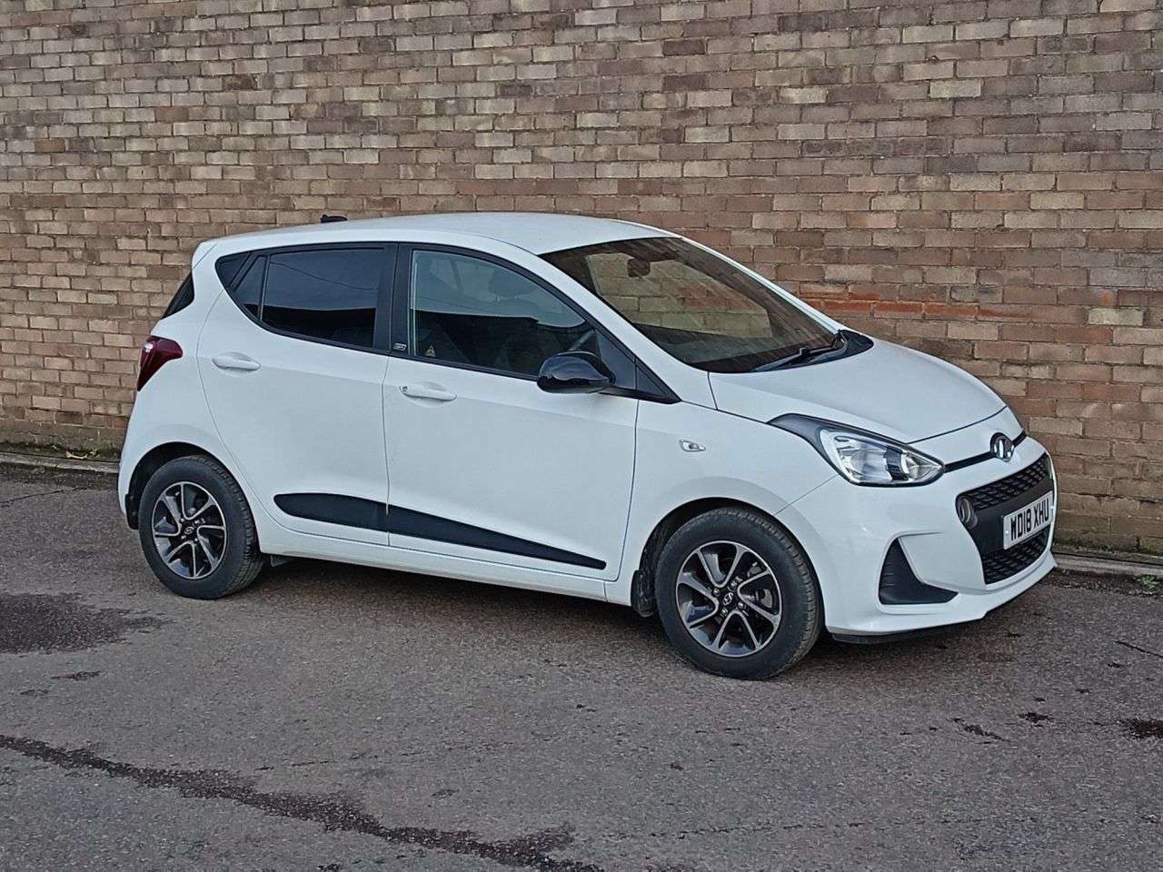 A 2018 HYUNDAI I10 1.0 GO! SE Hatchback 5dr Petrol Manual Euro 6 (67 ps) A 2018 HYUNDAI I10 1.0 GO! SE Hatchback 5dr Petrol Manual Euro 6 (67 ps)