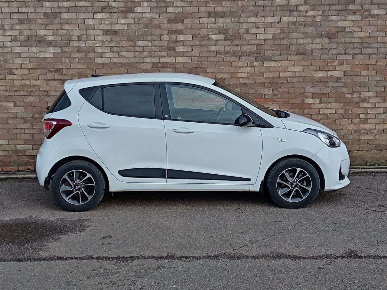 A 2018 HYUNDAI I10 1.0 GO! SE Hatchback 5dr Petrol Manual Euro 6 (67 ps) A 2018 HYUNDAI I10 1.0 GO! SE Hatchback 5dr Petrol Manual Euro 6 (67 ps)