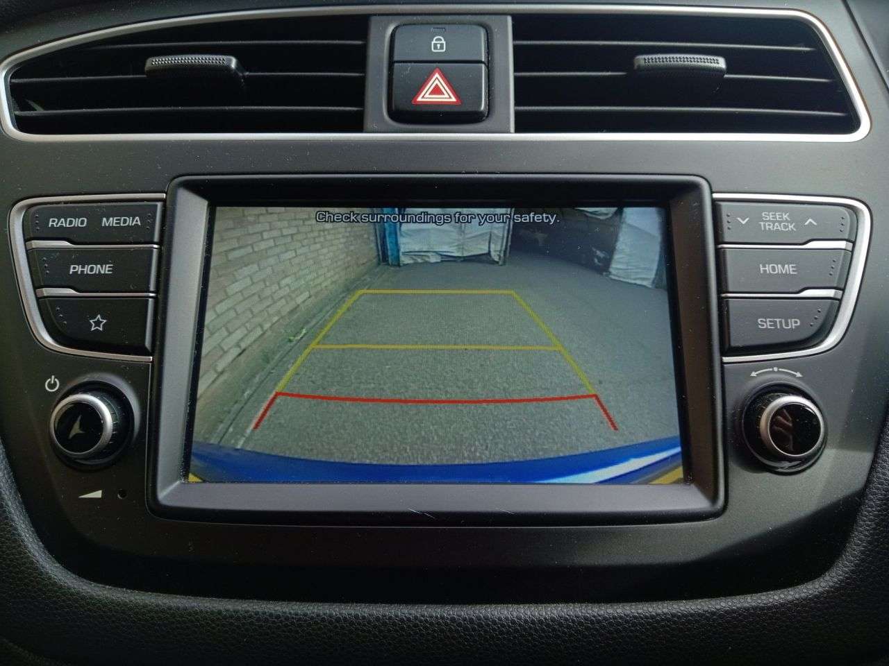 A 2018 HYUNDAI I20 1.0 T-GDi SE Hatchback 5dr Petrol DCT Euro 6 (s/s) (100 ps) A 2018 HYUNDAI I20 1.0 T-GDi SE Hatchback 5dr Petrol DCT Euro 6 (s/s) (100 ps)