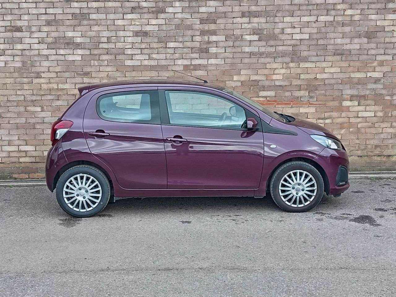 A 2018 PEUGEOT 108 1.0 Active Hatchback 5dr Petrol 2 Tronic Euro 6 (68 ps) A 2018 PEUGEOT 108 1.0 Active Hatchback 5dr Petrol 2 Tronic Euro 6 (68 ps)