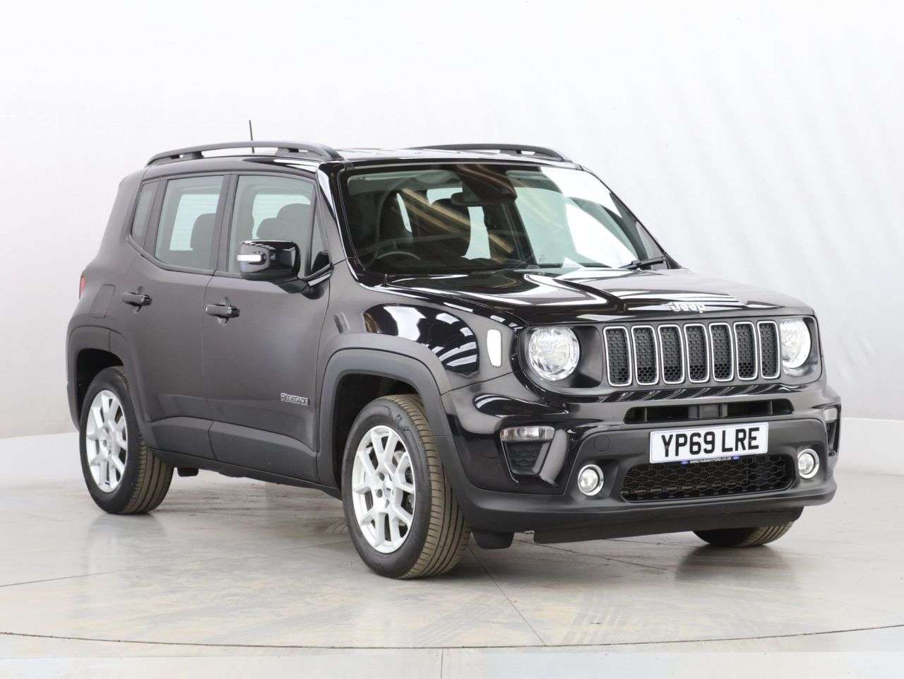 A 2019 JEEP RENEGADE 1.0 GSE T3 Longitude SUV 5dr Petrol Manual Euro 6 (s/s) (120 ps) A 2019 JEEP RENEGADE 1.0 GSE T3 Longitude SUV 5dr Petrol Manual Euro 6 (s/s) (120 ps)