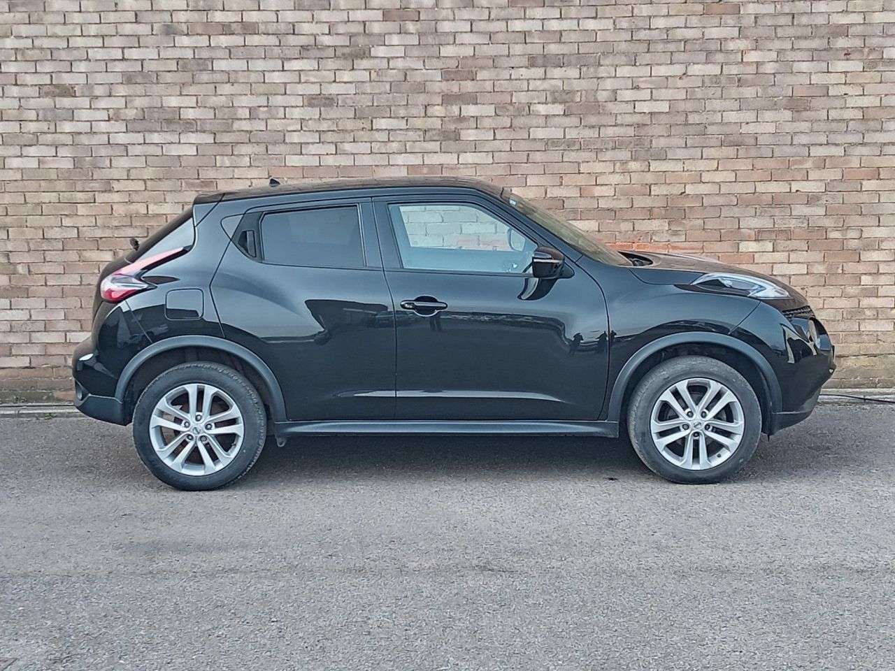 A 2018 NISSAN JUKE 1.2 DIG-T N-Connecta SUV 5dr Petrol Manual Euro 6 (s/s) (115 ps) A 2018 NISSAN JUKE 1.2 DIG-T N-Connecta SUV 5dr Petrol Manual Euro 6 (s/s) (115 ps)