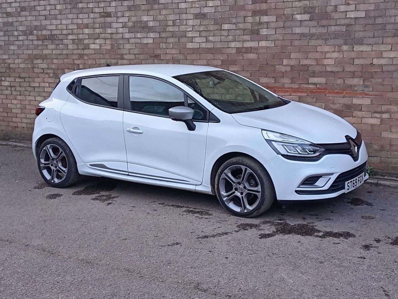A 2019 RENAULT CLIO 0.9 TCe GT Line Hatchback 5dr Petrol Manual Euro 6 (s/s) (90 ps) A 2019 RENAULT CLIO 0.9 TCe GT Line Hatchback 5dr Petrol Manual Euro 6 (s/s) (90 ps)