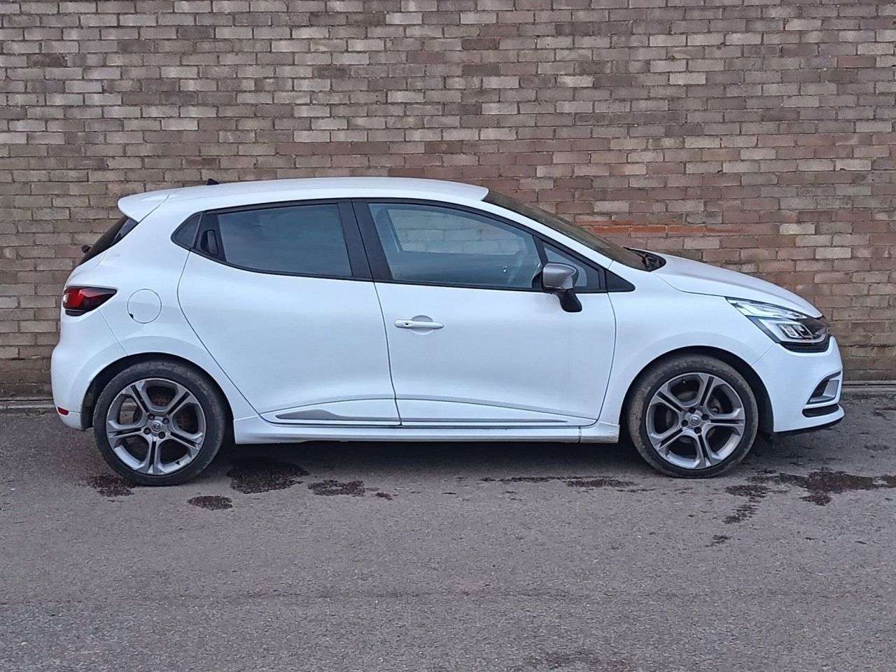 A 2019 RENAULT CLIO 0.9 TCe GT Line Hatchback 5dr Petrol Manual Euro 6 (s/s) (90 ps) A 2019 RENAULT CLIO 0.9 TCe GT Line Hatchback 5dr Petrol Manual Euro 6 (s/s) (90 ps)