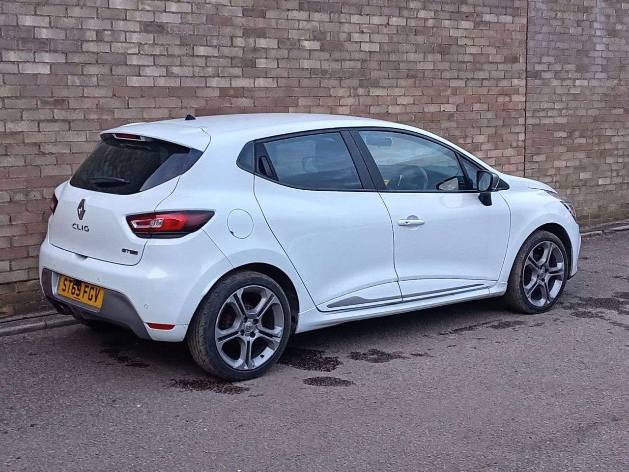 A 2019 RENAULT CLIO 0.9 TCe GT Line Hatchback 5dr Petrol Manual Euro 6 (s/s) (90 ps) A 2019 RENAULT CLIO 0.9 TCe GT Line Hatchback 5dr Petrol Manual Euro 6 (s/s) (90 ps)