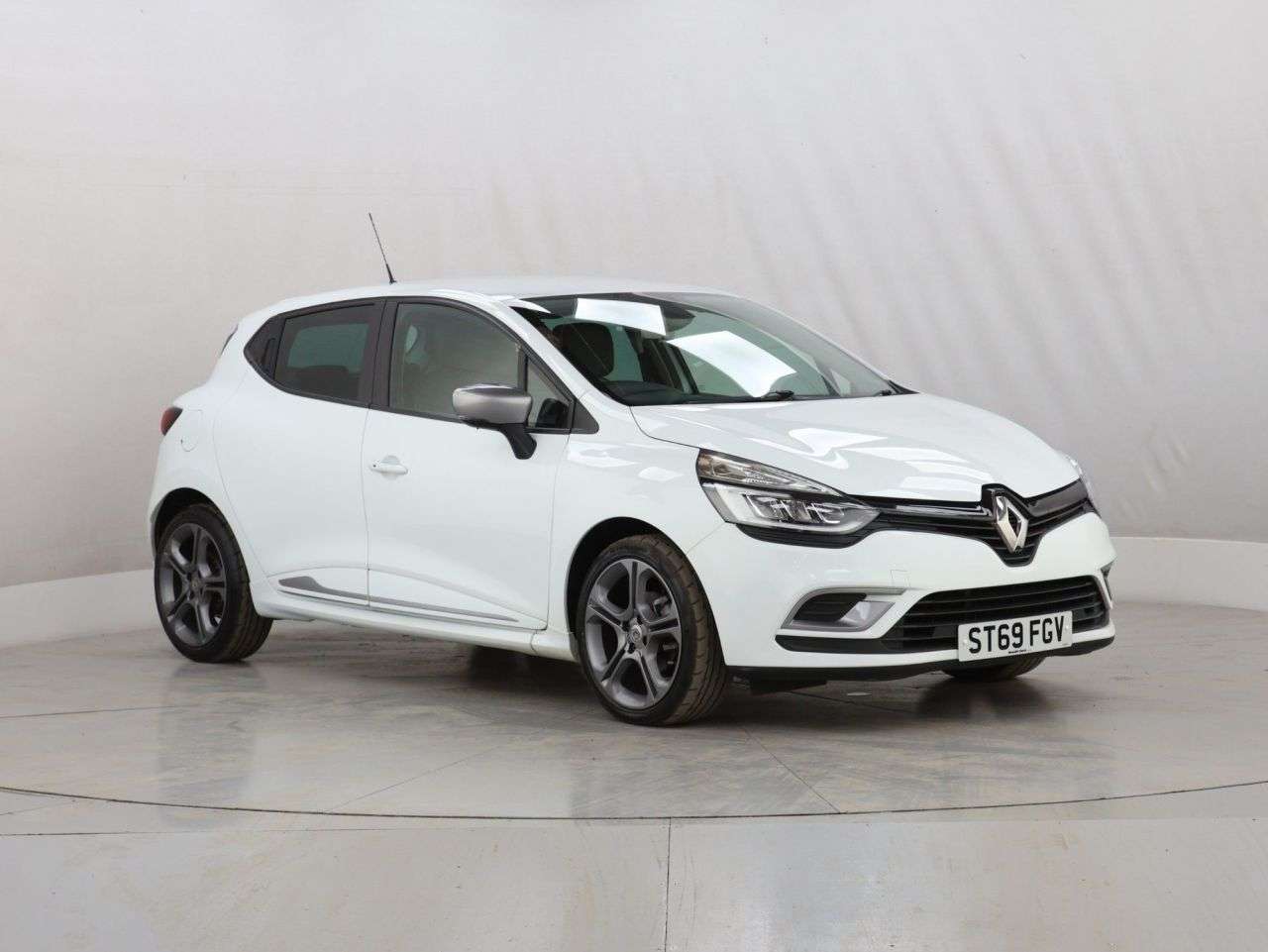 A 2019 RENAULT CLIO 0.9 TCe GT Line Hatchback 5dr Petrol Manual Euro 6 (s/s) (90 ps) A 2019 RENAULT CLIO 0.9 TCe GT Line Hatchback 5dr Petrol Manual Euro 6 (s/s) (90 ps)