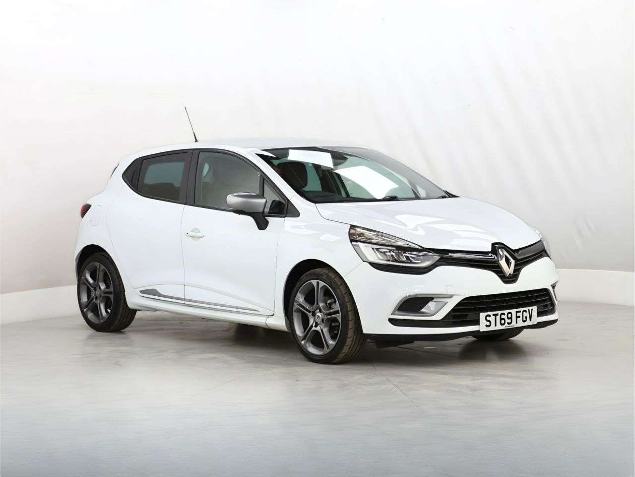 A 2019 RENAULT CLIO 0.9 TCe GT Line Hatchback 5dr Petrol Manual Euro 6 (s/s) (90 ps) A 2019 RENAULT CLIO 0.9 TCe GT Line Hatchback 5dr Petrol Manual Euro 6 (s/s) (90 ps)
