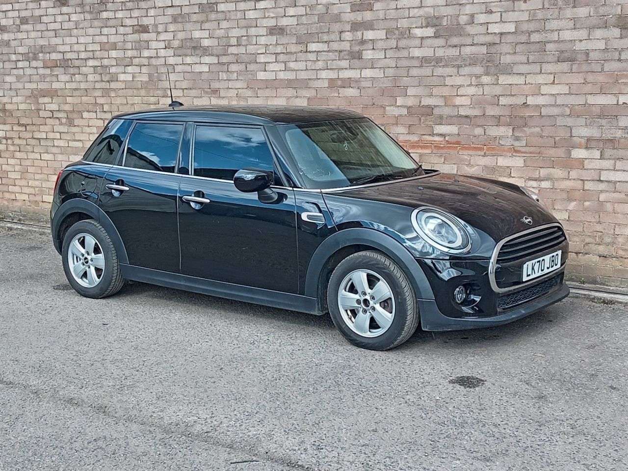 A 2020 MINI HATCH 1.5 Cooper Classic Hatchback 5dr Petrol Steptronic Euro 6 (s/s) (136 ps) A 2020 MINI HATCH 1.5 Cooper Classic Hatchback 5dr Petrol Steptronic Euro 6 (s/s) (136 ps)