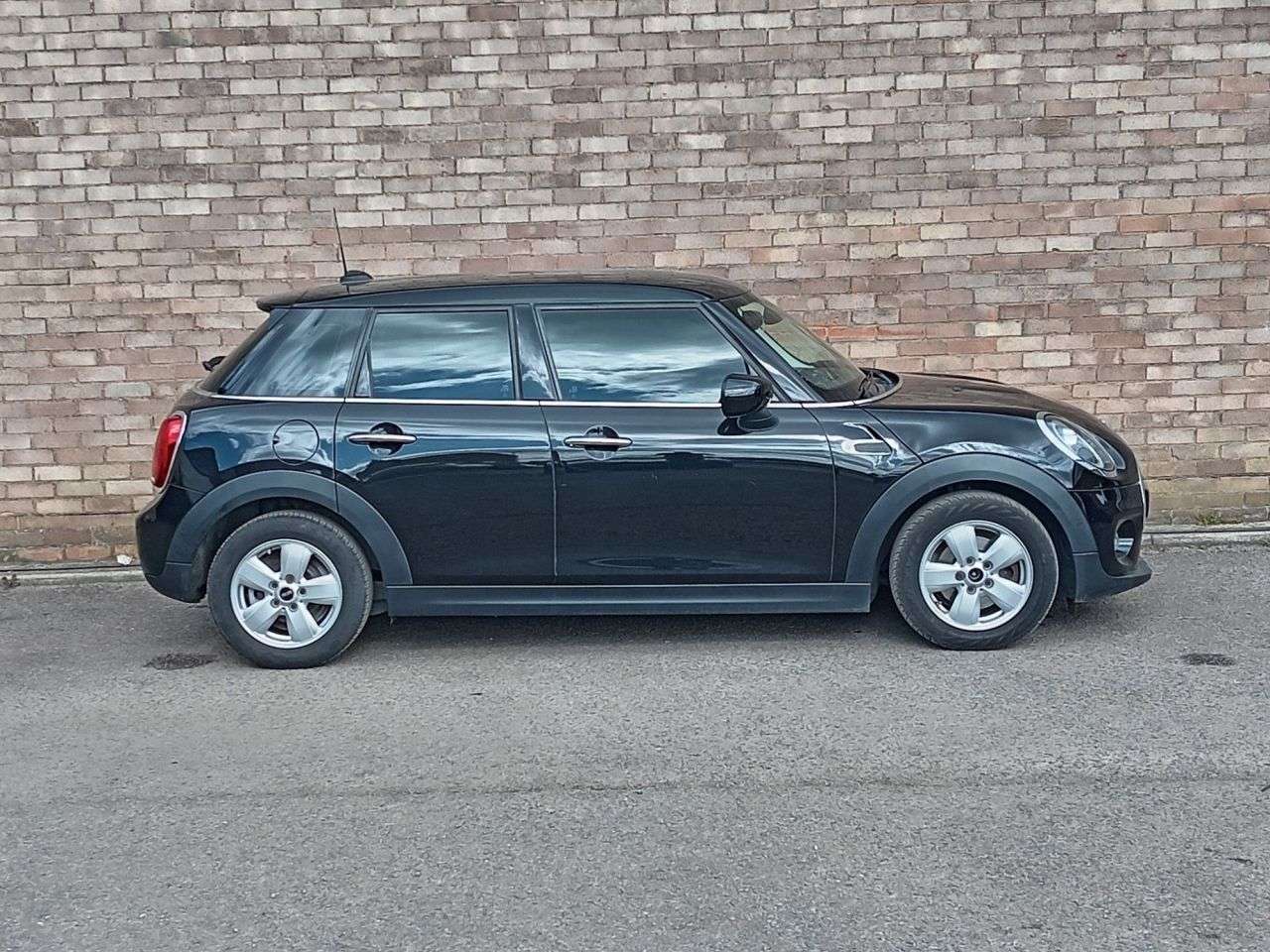 A 2020 MINI HATCH 1.5 Cooper Classic Hatchback 5dr Petrol Steptronic Euro 6 (s/s) (136 ps) A 2020 MINI HATCH 1.5 Cooper Classic Hatchback 5dr Petrol Steptronic Euro 6 (s/s) (136 ps)