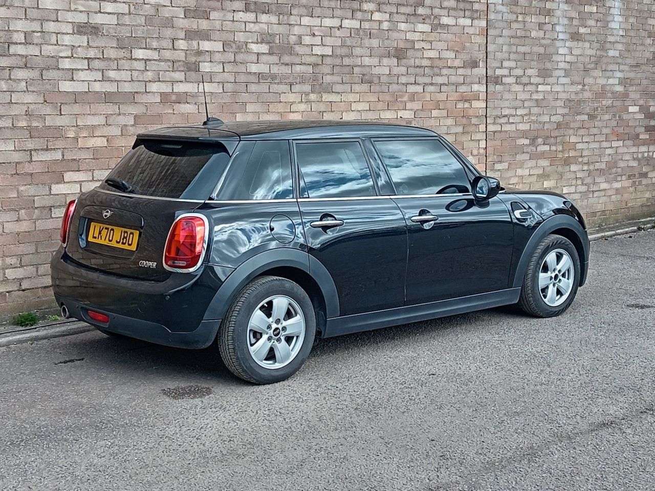 A 2020 MINI HATCH 1.5 Cooper Classic Hatchback 5dr Petrol Steptronic Euro 6 (s/s) (136 ps) A 2020 MINI HATCH 1.5 Cooper Classic Hatchback 5dr Petrol Steptronic Euro 6 (s/s) (136 ps)