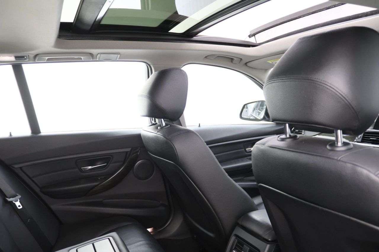 A 2014 BMW 3 SERIES 2.0 320d Luxury Touring 5dr Diesel Auto Euro 5 (s/s) (184 ps) A 2014 BMW 3 SERIES 2.0 320d Luxury Touring 5dr Diesel Auto Euro 5 (s/s) (184 ps)