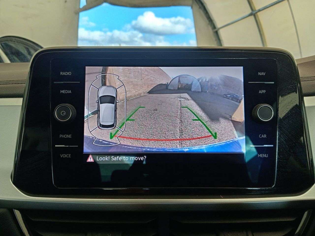 A 2022 VOLKSWAGEN T-ROC 1.5 TSI Life SUV 5dr Petrol DSG Euro 6 (s/s) (150 ps) A 2022 VOLKSWAGEN T-ROC 1.5 TSI Life SUV 5dr Petrol DSG Euro 6 (s/s) (150 ps)