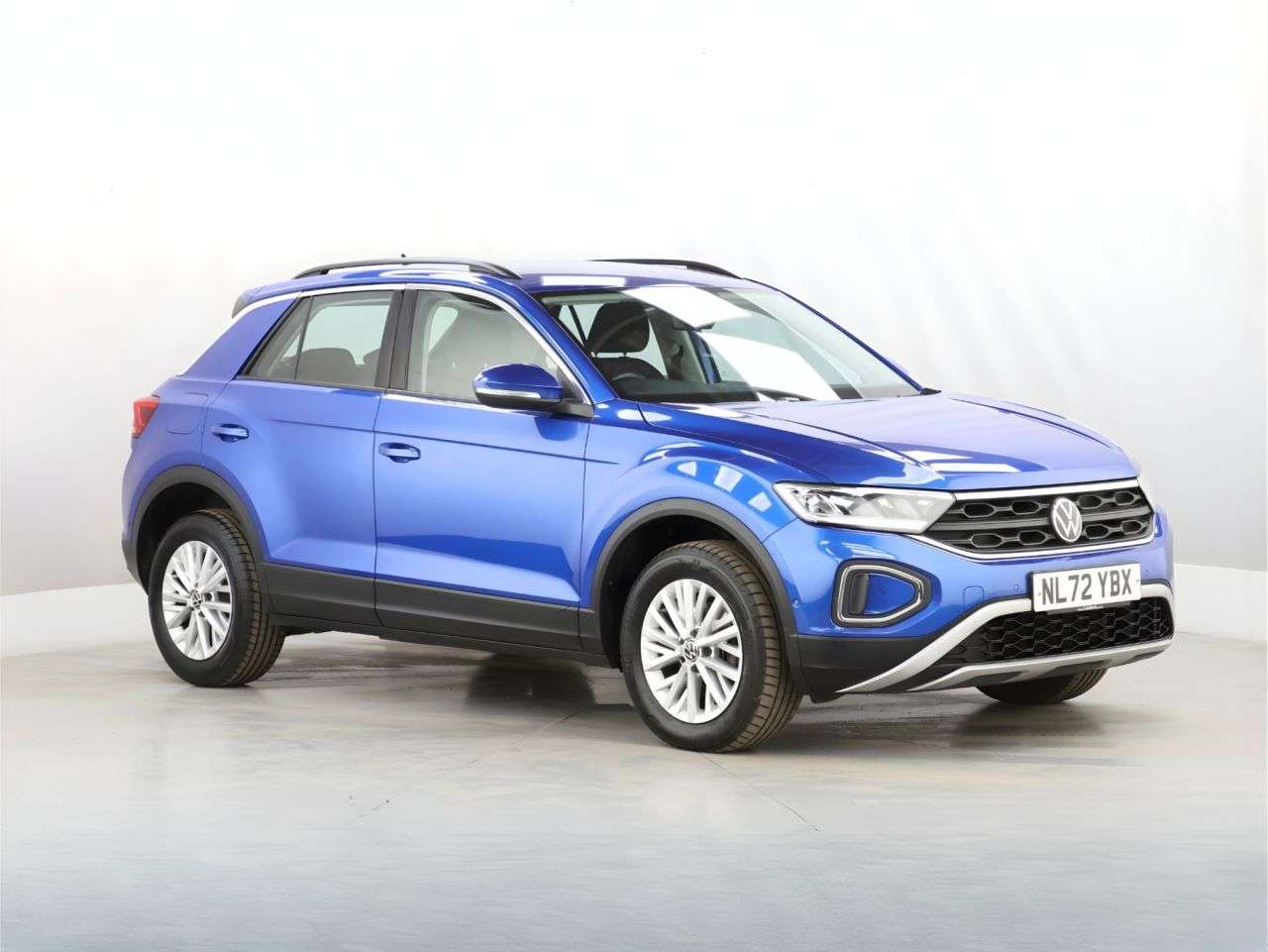 A 2022 VOLKSWAGEN T-ROC 1.5 TSI Life SUV 5dr Petrol DSG Euro 6 (s/s) (150 ps) A 2022 VOLKSWAGEN T-ROC 1.5 TSI Life SUV 5dr Petrol DSG Euro 6 (s/s) (150 ps)