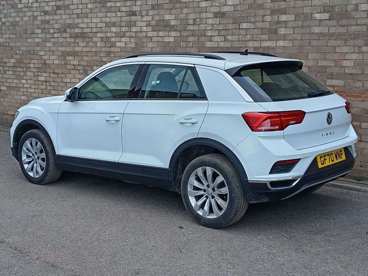 A 2020 VOLKSWAGEN T-ROC 1.0 TSI SE SUV 5dr Petrol Manual Euro 6 (s/s) (110 ps) A 2020 VOLKSWAGEN T-ROC 1.0 TSI SE SUV 5dr Petrol Manual Euro 6 (s/s) (110 ps)