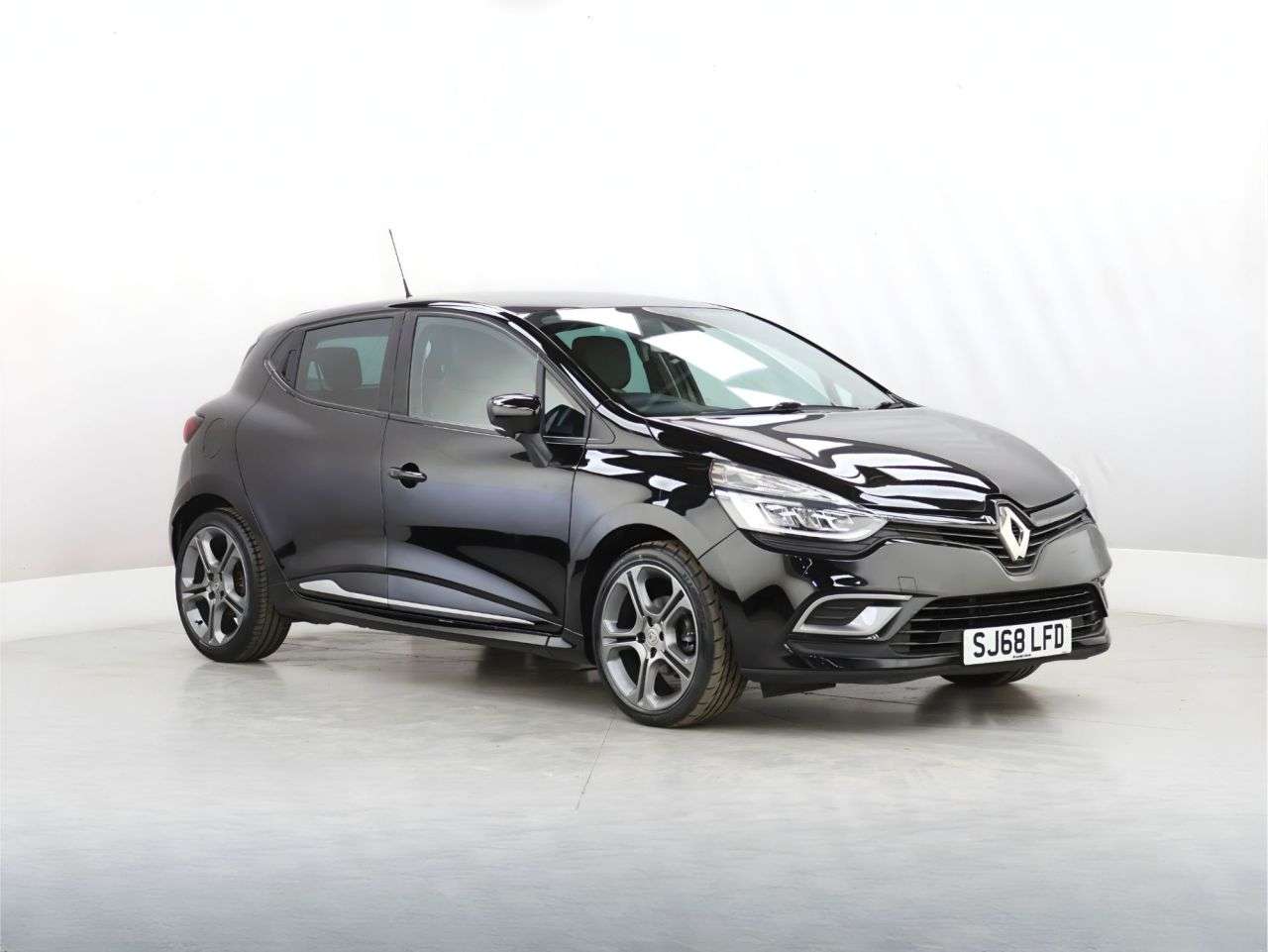 A 2018 RENAULT CLIO 0.9 TCe GT Line Hatchback 5dr Petrol Manual Euro 6 (s/s) (90 ps) A 2018 RENAULT CLIO 0.9 TCe GT Line Hatchback 5dr Petrol Manual Euro 6 (s/s) (90 ps)