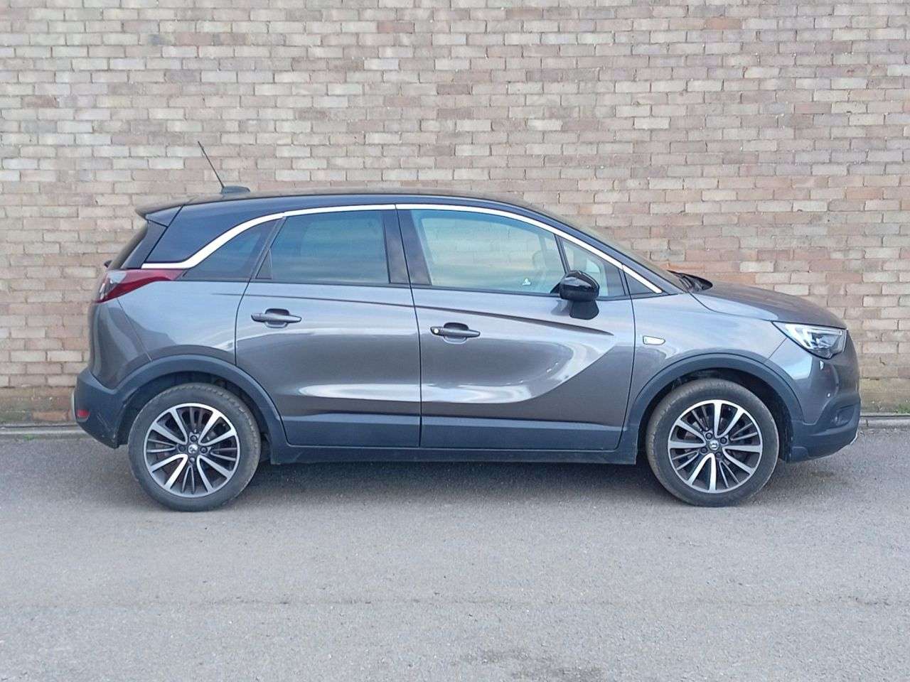 A 2020 VAUXHALL CROSSLAND X 1.2 Turbo GPF Elite SUV 5dr Petrol Manual Euro 6 (s/s) (130 ps) A 2020 VAUXHALL CROSSLAND X 1.2 Turbo GPF Elite SUV 5dr Petrol Manual Euro 6 (s/s) (130 ps)