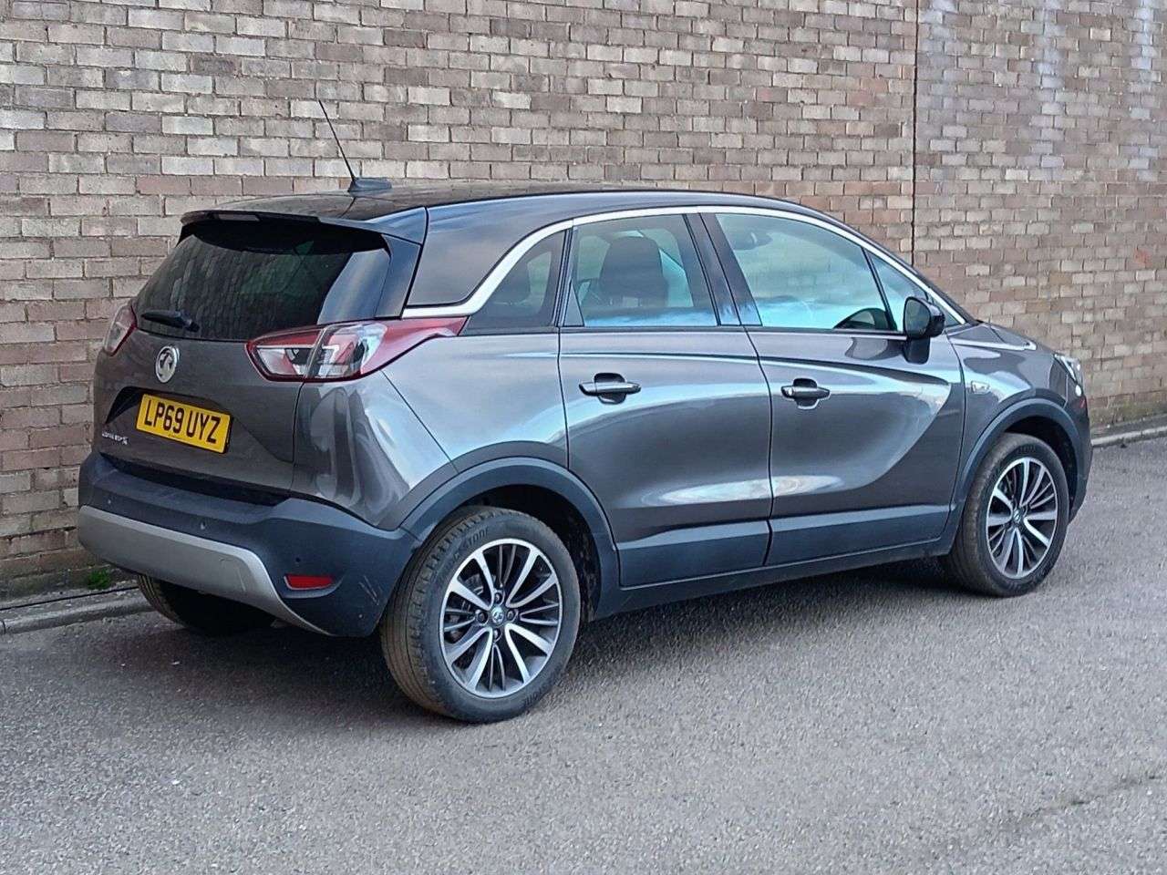 A 2020 VAUXHALL CROSSLAND X 1.2 Turbo GPF Elite SUV 5dr Petrol Manual Euro 6 (s/s) (130 ps) A 2020 VAUXHALL CROSSLAND X 1.2 Turbo GPF Elite SUV 5dr Petrol Manual Euro 6 (s/s) (130 ps)