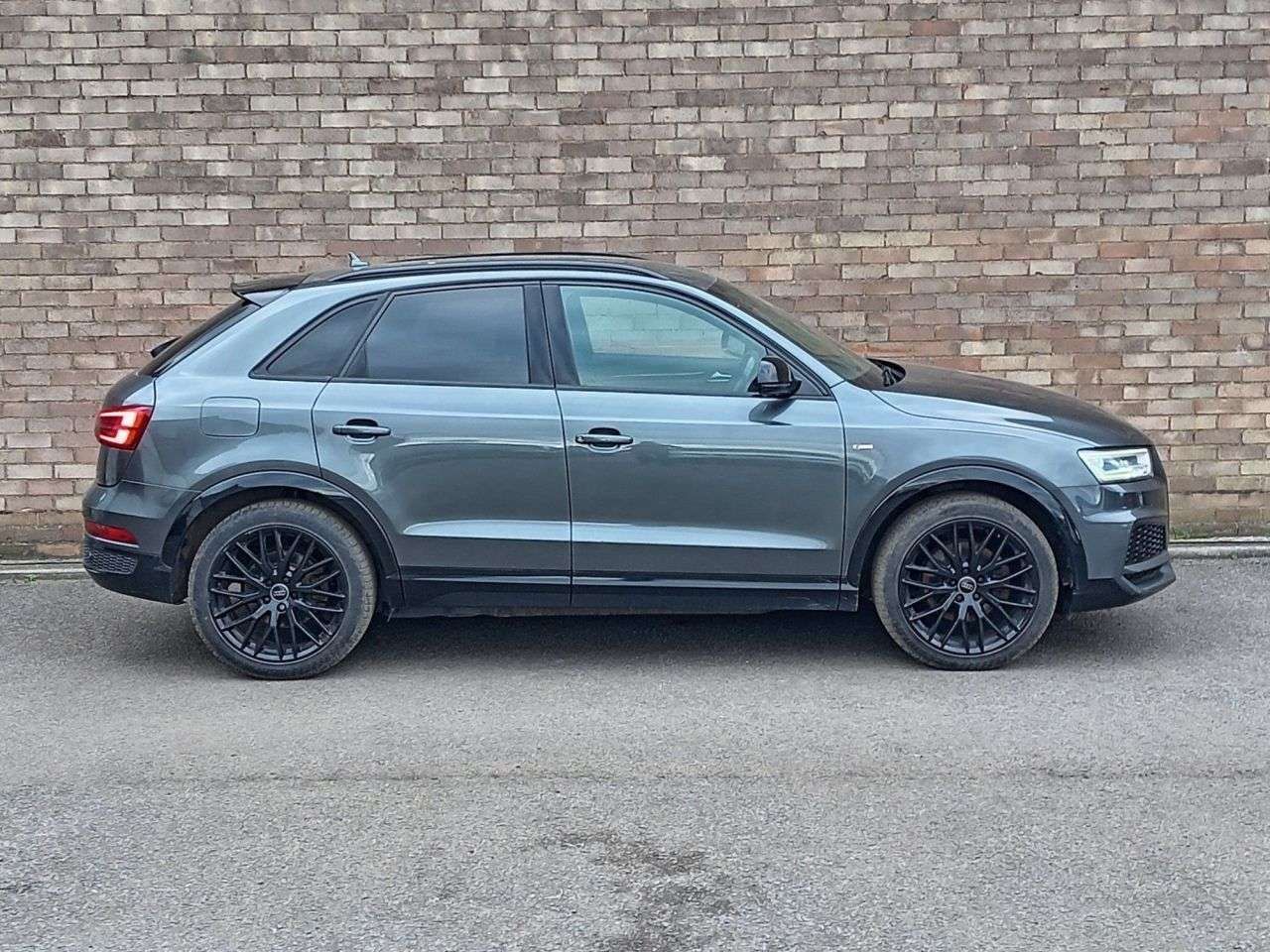 A 2018 AUDI Q3 2.0 TDI Black Edition SUV 5dr Diesel Manual Euro 6 (s/s) (150 ps) A 2018 AUDI Q3 2.0 TDI Black Edition SUV 5dr Diesel Manual Euro 6 (s/s) (150 ps)