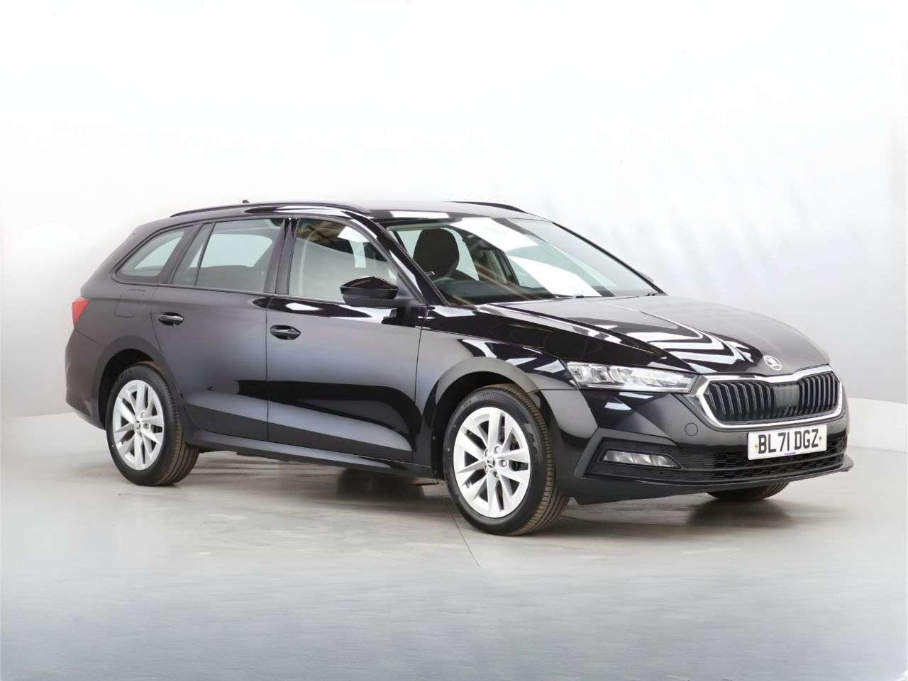 A 2022 SKODA OCTAVIA 1.4 TSI iV 13kWh SE Technology Estate 5dr Petrol Plug-in Hybrid DSG Euro 6 A 2022 SKODA OCTAVIA 1.4 TSI iV 13kWh SE Technology Estate 5dr Petrol Plug-in Hybrid DSG Euro 6