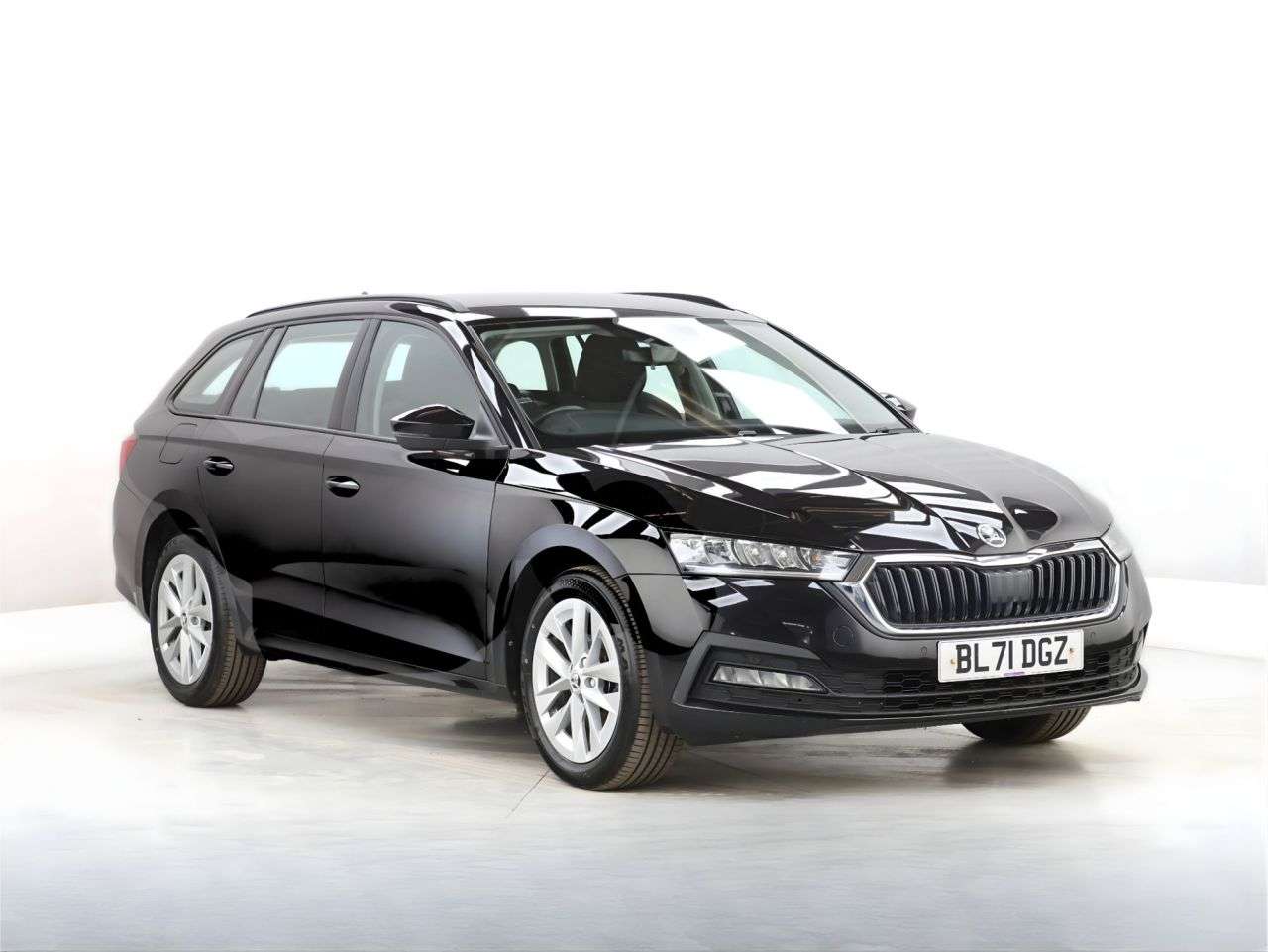 A 2022 SKODA OCTAVIA 1.4 TSI iV 13kWh SE Technology Estate 5dr Petrol Plug-in Hybrid DSG Euro 6 A 2022 SKODA OCTAVIA 1.4 TSI iV 13kWh SE Technology Estate 5dr Petrol Plug-in Hybrid DSG Euro 6