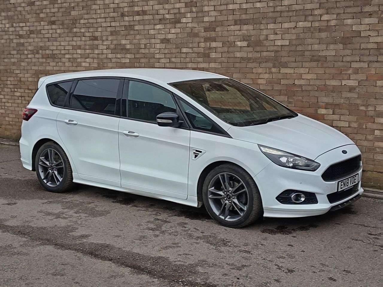 A 2018 FORD S-MAX 2.0 TDCi ST-Line MPV 5dr Diesel Powershift Euro 6 (s/s) (180 ps) A 2018 FORD S-MAX 2.0 TDCi ST-Line MPV 5dr Diesel Powershift Euro 6 (s/s) (180 ps)