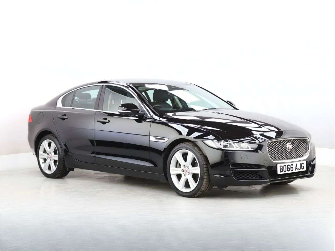 A 2018 JAGUAR XE 2.0i Portfolio Saloon 4dr Petrol Auto Euro 6 (s/s) (200 ps) A 2018 JAGUAR XE 2.0i Portfolio Saloon 4dr Petrol Auto Euro 6 (s/s) (200 ps)