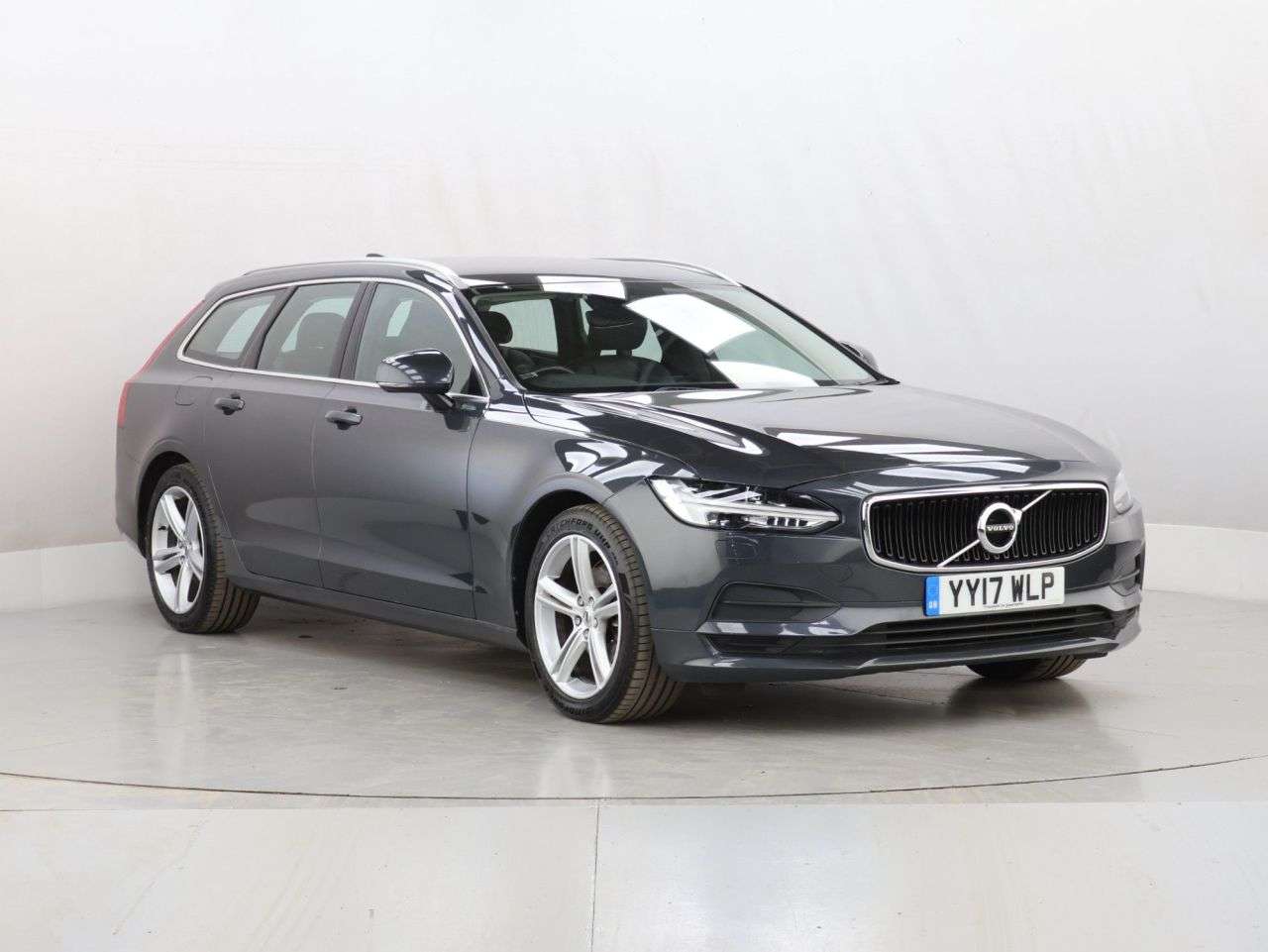 A 2017 VOLVO V90 2.0 D4 Momentum Estate 5dr Diesel Auto Euro 6 (s/s) (190 ps) A 2017 VOLVO V90 2.0 D4 Momentum Estate 5dr Diesel Auto Euro 6 (s/s) (190 ps)