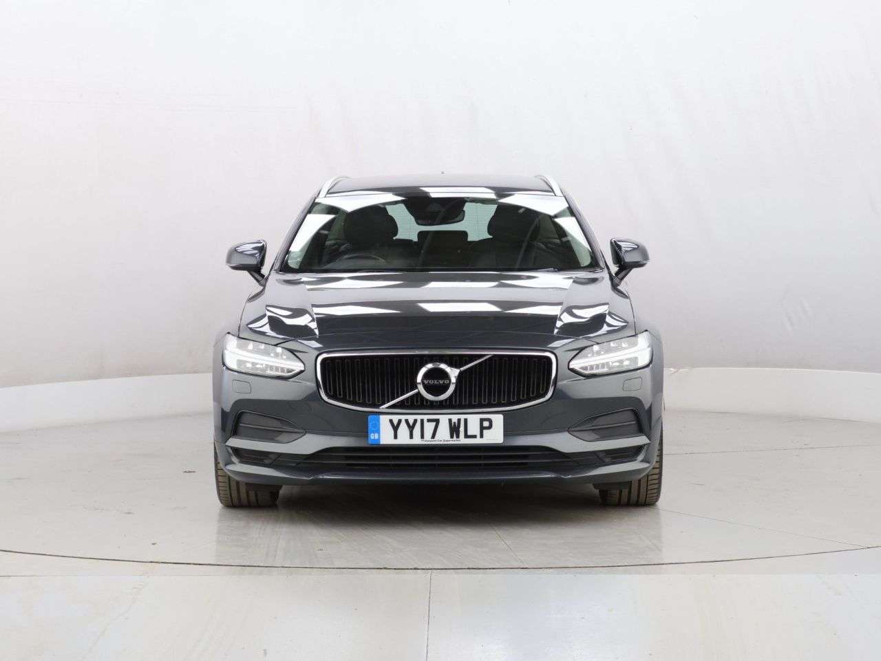 A 2017 VOLVO V90 2.0 D4 Momentum Estate 5dr Diesel Auto Euro 6 (s/s) (190 ps) A 2017 VOLVO V90 2.0 D4 Momentum Estate 5dr Diesel Auto Euro 6 (s/s) (190 ps)