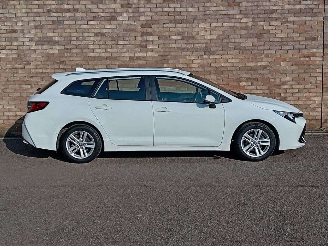 A 2022 TOYOTA COROLLA 1.8 VVT-h GPF Icon Tech Touring Sports 5dr Petrol Hybrid CVT Euro 6 (s/s) ( A 2022 TOYOTA COROLLA 1.8 VVT-h GPF Icon Tech Touring Sports 5dr Petrol Hybrid CVT Euro 6 (s/s) (