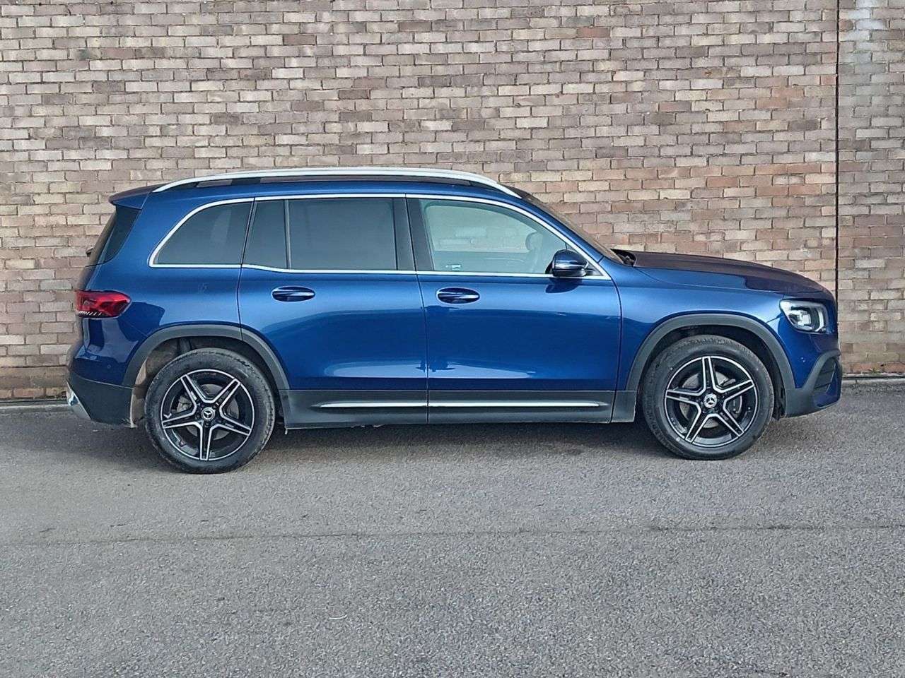 A 2023 MERCEDES-BENZ GLB CLASS 2.0 GLB200d AMG Line (Executive) SUV 5dr Diesel 8G-DCT Euro 6 (s/s) (150 ps A 2023 MERCEDES-BENZ GLB CLASS 2.0 GLB200d AMG Line (Executive) SUV 5dr Diesel 8G-DCT Euro 6 (s/s) (150 ps