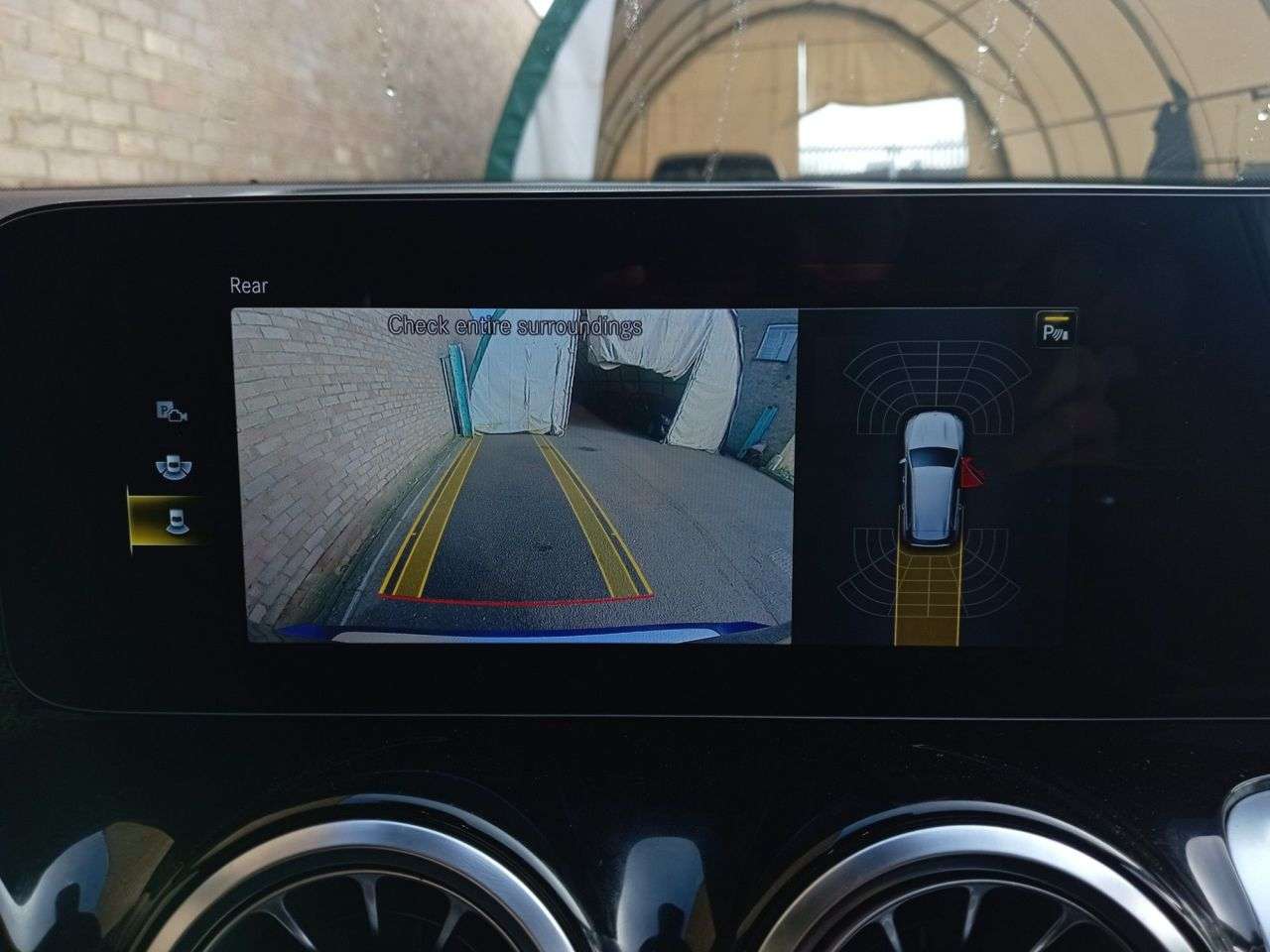 A 2023 MERCEDES-BENZ GLB CLASS 2.0 GLB200d AMG Line (Executive) SUV 5dr Diesel 8G-DCT Euro 6 (s/s) (150 ps A 2023 MERCEDES-BENZ GLB CLASS 2.0 GLB200d AMG Line (Executive) SUV 5dr Diesel 8G-DCT Euro 6 (s/s) (150 ps