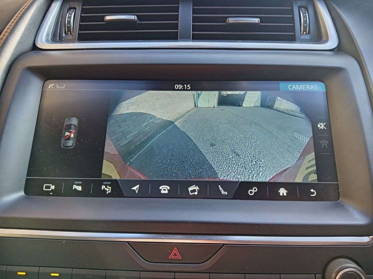 A 2018 JAGUAR E-PACE 2.0 D180 First Edition SUV 5dr Diesel Auto AWD Euro 6 (s/s) (180 ps) A 2018 JAGUAR E-PACE 2.0 D180 First Edition SUV 5dr Diesel Auto AWD Euro 6 (s/s) (180 ps)